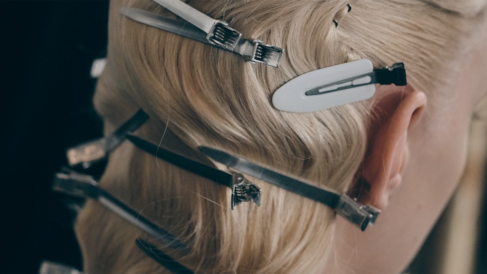 woman wearing creaseless hair clips