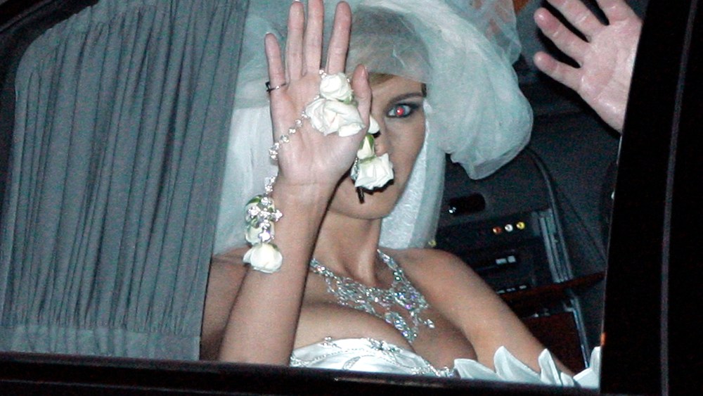 Donald Trump's new bride Slovenian model Melania Knauss waves as she leaves the Bethesda-by-the-Sea Episcopal Church after her wedding to Donald in Palm Beach, Florida, January 22, 2005.